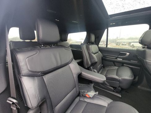 New 2026 Ford Expedition Platinum w/ Stealth Performance Package image 33