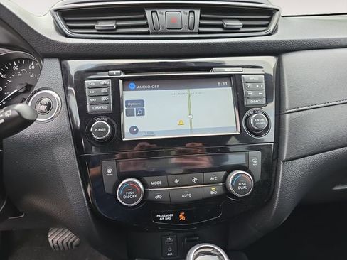 Used 2017 Nissan Rogue SV w/ SV Premium Package AWD/4WD image 10