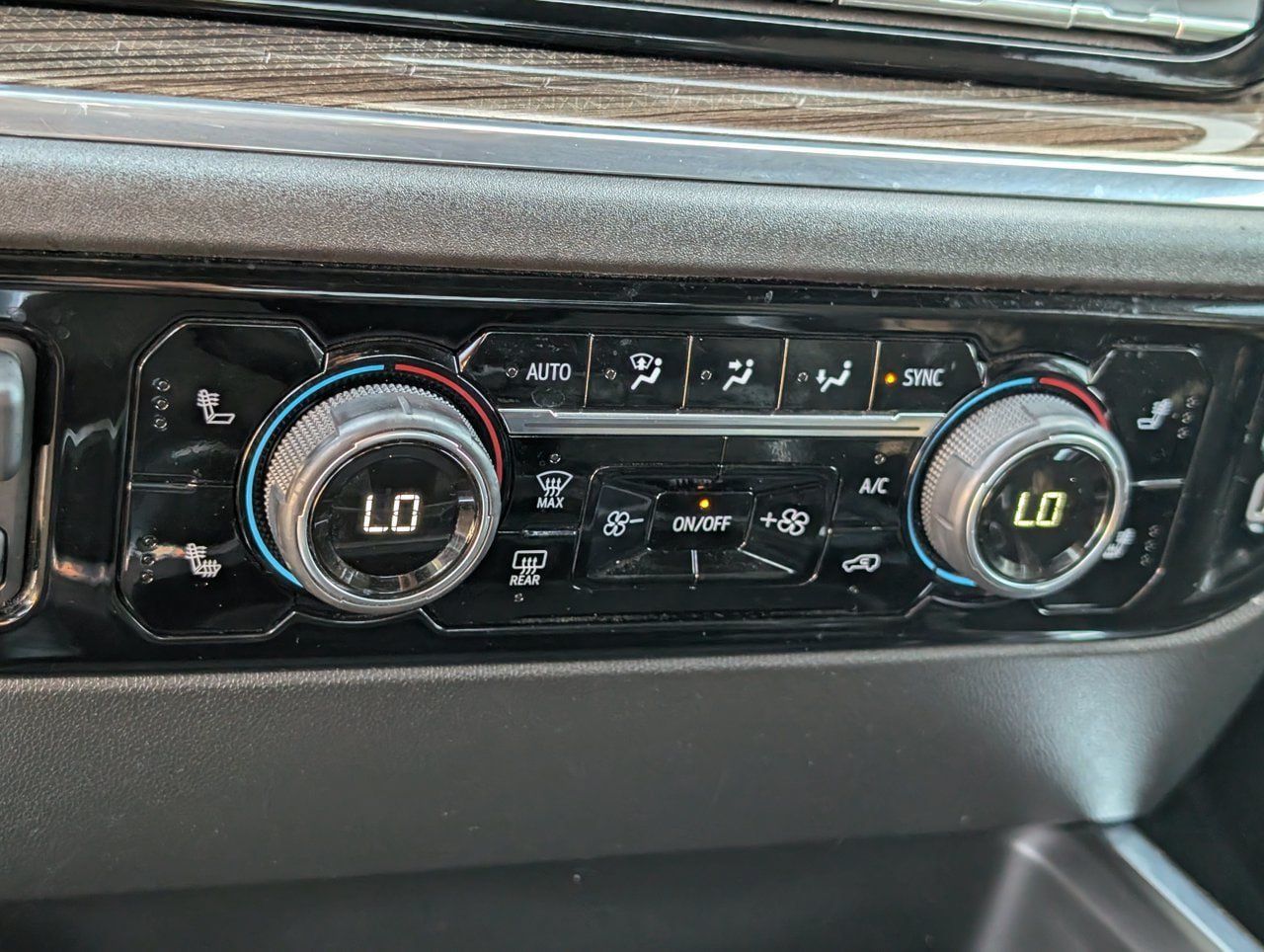 Used 2024 Chevrolet Silverado 2500 LT AWD/4WD image 16