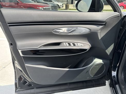 Used 2025 Genesis GV70 2.5T image 9