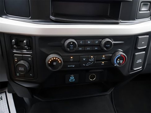 Used 2024 Ford F250 XLT w/ Snow Plow/Camper Package image 26