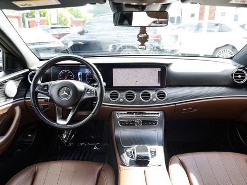 Used 2018 Mercedes-Benz E 300 4MATIC image 14