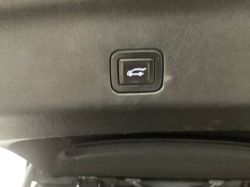 Used 2021 Chevrolet Suburban Z71 w/ Luxury Package AWD/4WD image 25