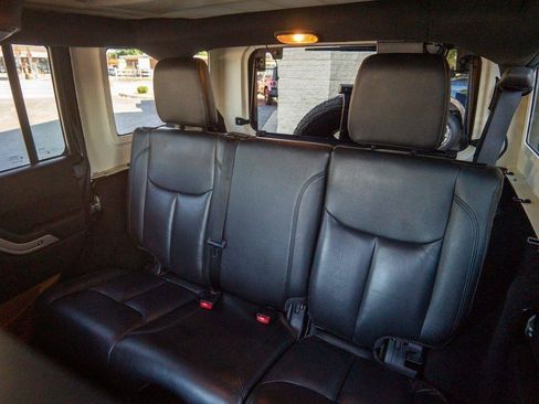 Used 2016 Jeep Wrangler Unlimited Sahara w/ Connectivity Group AWD/4WD image 23