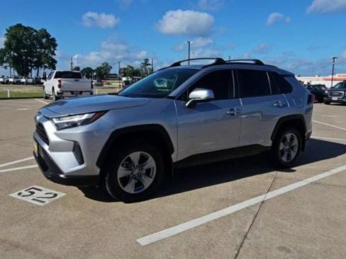 Used 2022 Toyota RAV4 XLE w/ Convenience Package AWD/4WD image 4