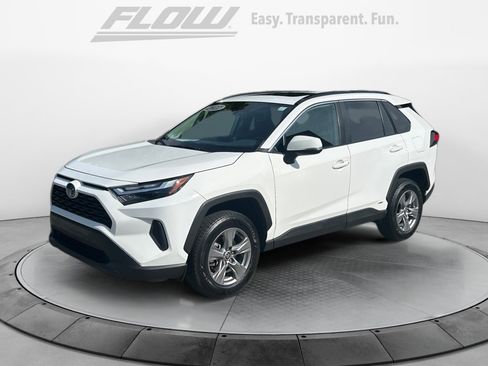 Used 2022 Toyota RAV4 XLE w/ Convenience Package AWD/4WD image 4