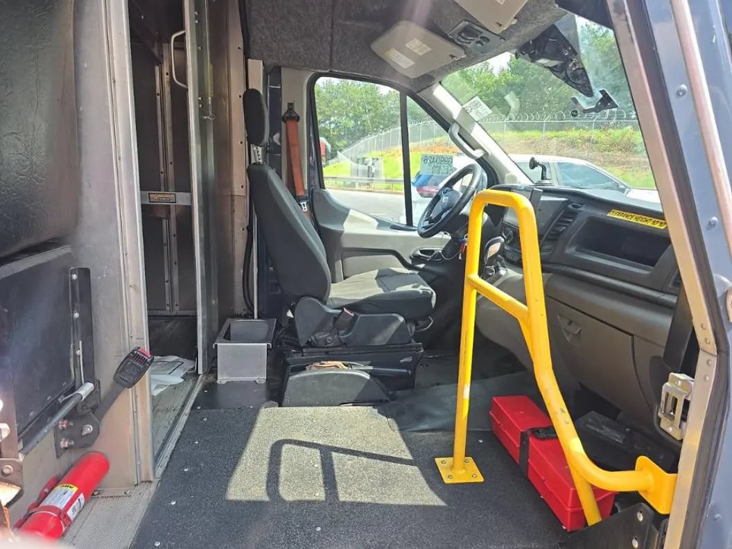 Used 2022 Ford Transit 350 DRW RWD image 9