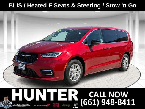 Used 2024 Chrysler Pacifica Touring-L FWD image 32