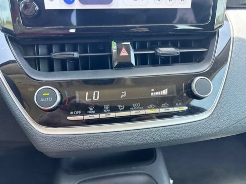 Used 2025 Toyota Corolla LE FWD image 13