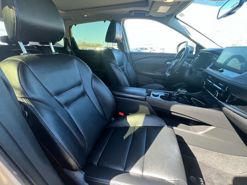 Used 2024 Nissan Rogue SL w/ SL Premium Package image 15