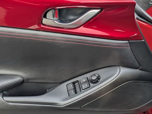 Used 2019 MAZDA MX-5 Miata Club image 26