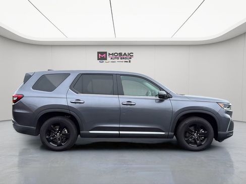 Used 2025 Honda Pilot EX-L image 9