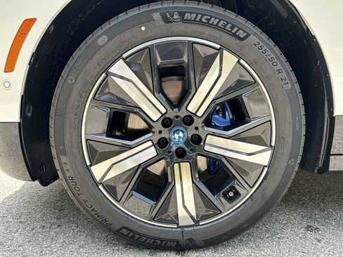 Used 2024 BMW iX xDrive50 w/ Sport Package AWD/4WD image 34