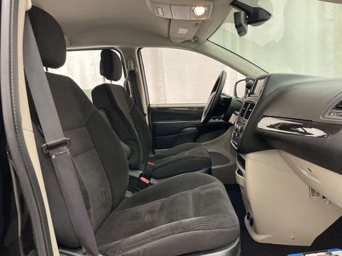 Used 2018 Dodge Grand Caravan SE w/ UConnect Hands-Free Group image 10