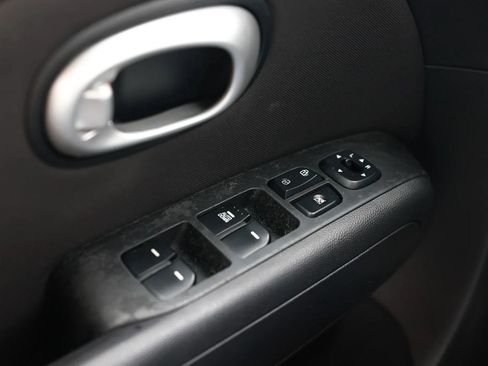 Used 2015 Kia Soul FWD image 41