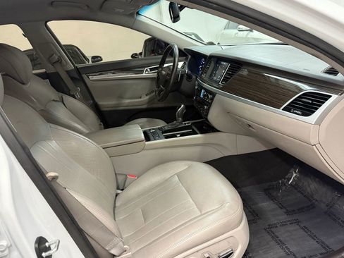 Used 2015 Hyundai Genesis 3.8 image 23