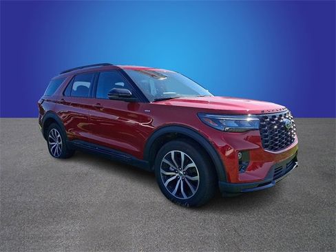 Certified 2025 Ford Explorer ST-Line image 3