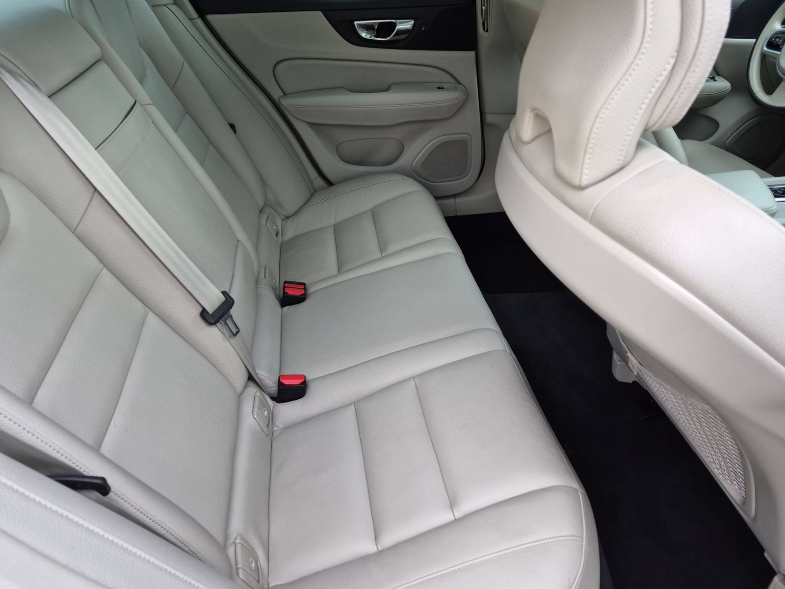 Used 2019 Volvo S60 T6 Momentum w/ Premium Package AWD/4WD image 31
