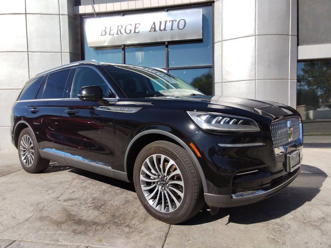 Used 2023 Lincoln Aviator AWD w/ Premium Package image 1
