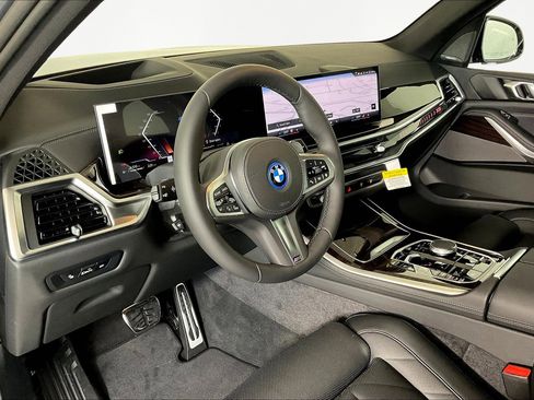 New 2026 BMW X5 xDrive50e image 10