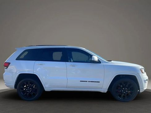 Used 2018 Jeep Grand Cherokee Altitude image 4