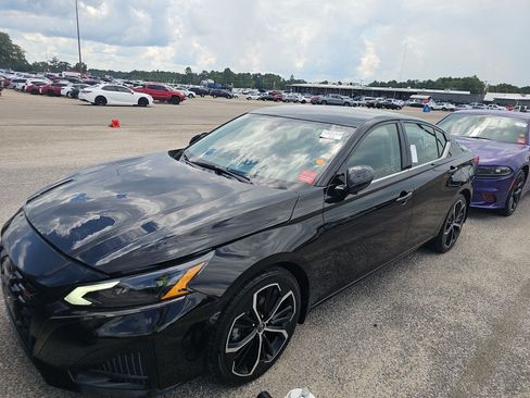 Used 2023 Nissan Altima 2.5 SR FWD image 3