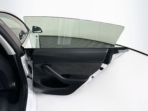 Used 2020 Tesla Model 3 Standard Range Plus image 28