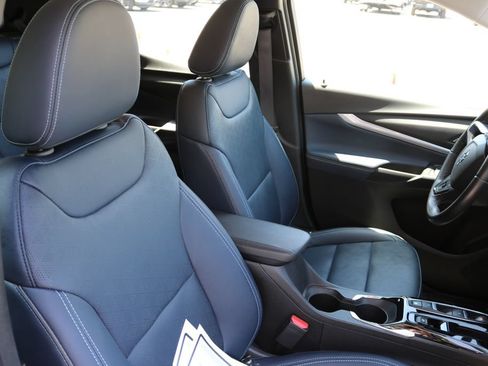 Used 2023 Chevrolet Bolt EUV LT w/ Convenience Package FWD image 20