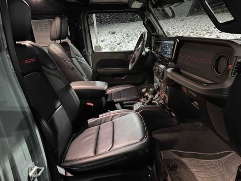 Used 2024 Jeep Wrangler Unlimited Rubicon w/ Capability Package image 10