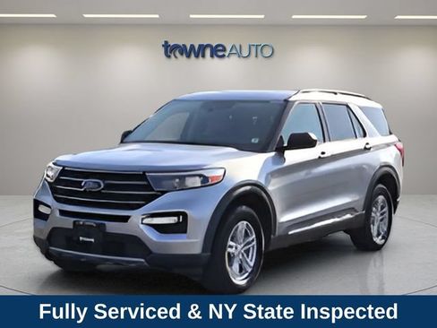 Used 2022 Ford Explorer XLT w/ Equipment Group 202A AWD/4WD image 2