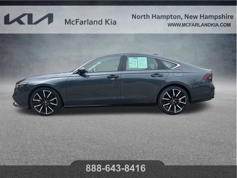 Used 2023 Honda Accord Touring image 2
