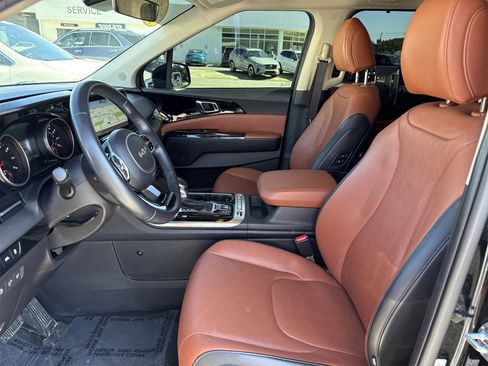 Used 2022 Kia Carnival SX image 9