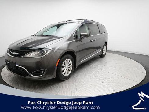 Certified 2018 Chrysler Pacifica Touring-L FWD image 1