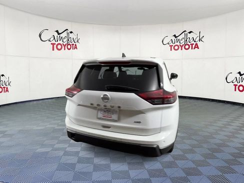 Used 2024 Nissan Rogue S AWD/4WD image 9