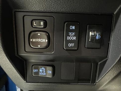 Used 2017 Toyota Tundra SR5 image 26