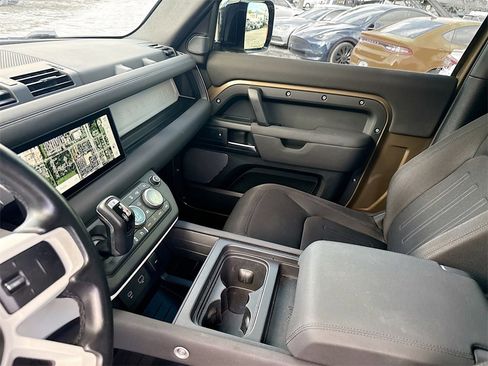 Used 2022 Land Rover Defender 90 image 26