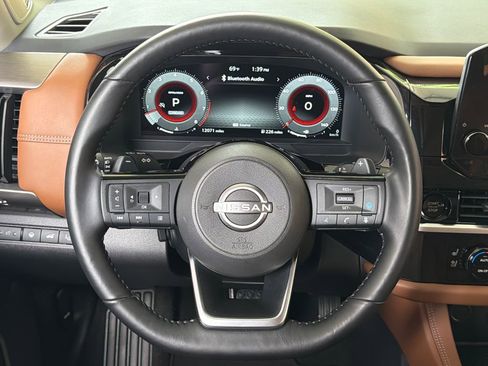 Used 2025 Nissan Pathfinder Platinum w/ Cargo Package FWD image 4