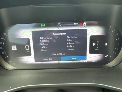 Certified 2025 Volvo XC40 B5 Plus AWD/4WD image 24