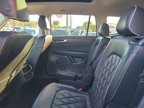 Certified 2024 Volkswagen Atlas SEL Premium R-Line image 8