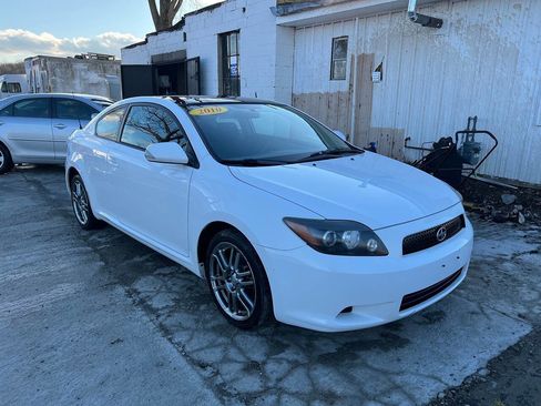 Used 2010 Scion tC image 2