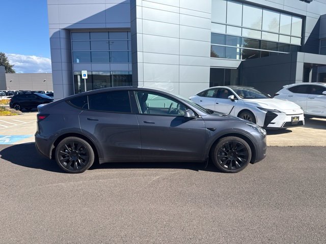 Used 2023 Tesla Model Y Long Range AWD/4WD image 2