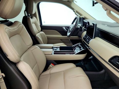 Used 2023 Lincoln Navigator 4WD image 23