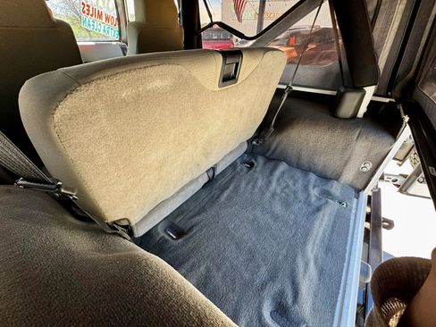 Used 2006 Jeep Wrangler Unlimited w/ Premium Audio Group image 7