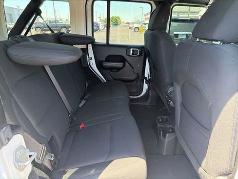Used 2018 Jeep Wrangler Unlimited Sport S AWD/4WD image 9