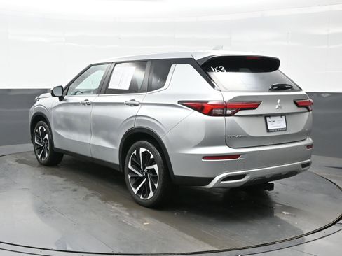 Used 2023 Mitsubishi Outlander SE image 4