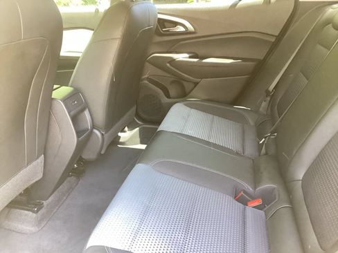 Used 2025 Chevrolet Trax LT w/ Driver Confidence Package FWD image 4