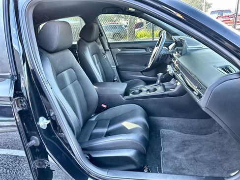 Used 2023 Honda Civic Sport image 9
