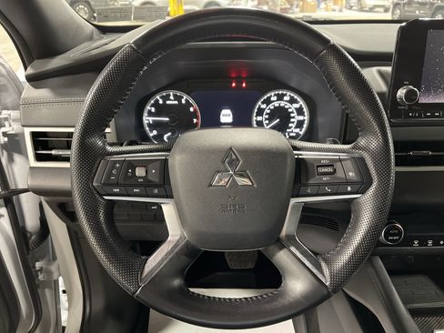 Used 2022 Mitsubishi Outlander SEL Black Edition image 18