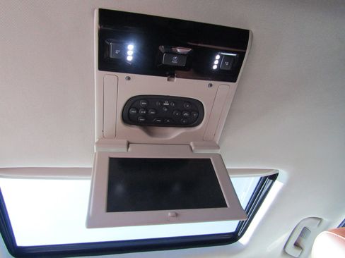 Used 2017 Cadillac Escalade Premium Luxury image 20