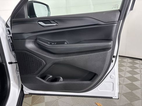 Used 2024 Jeep Grand Cherokee Laredo X image 27